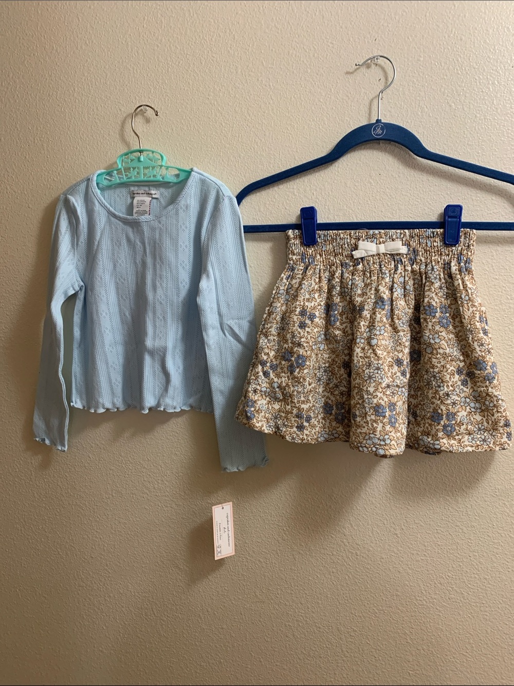 Cupcakes and Cashmere Kids Two PC Shirt & Skirt Set Size 5/6 Floral Blue Beige